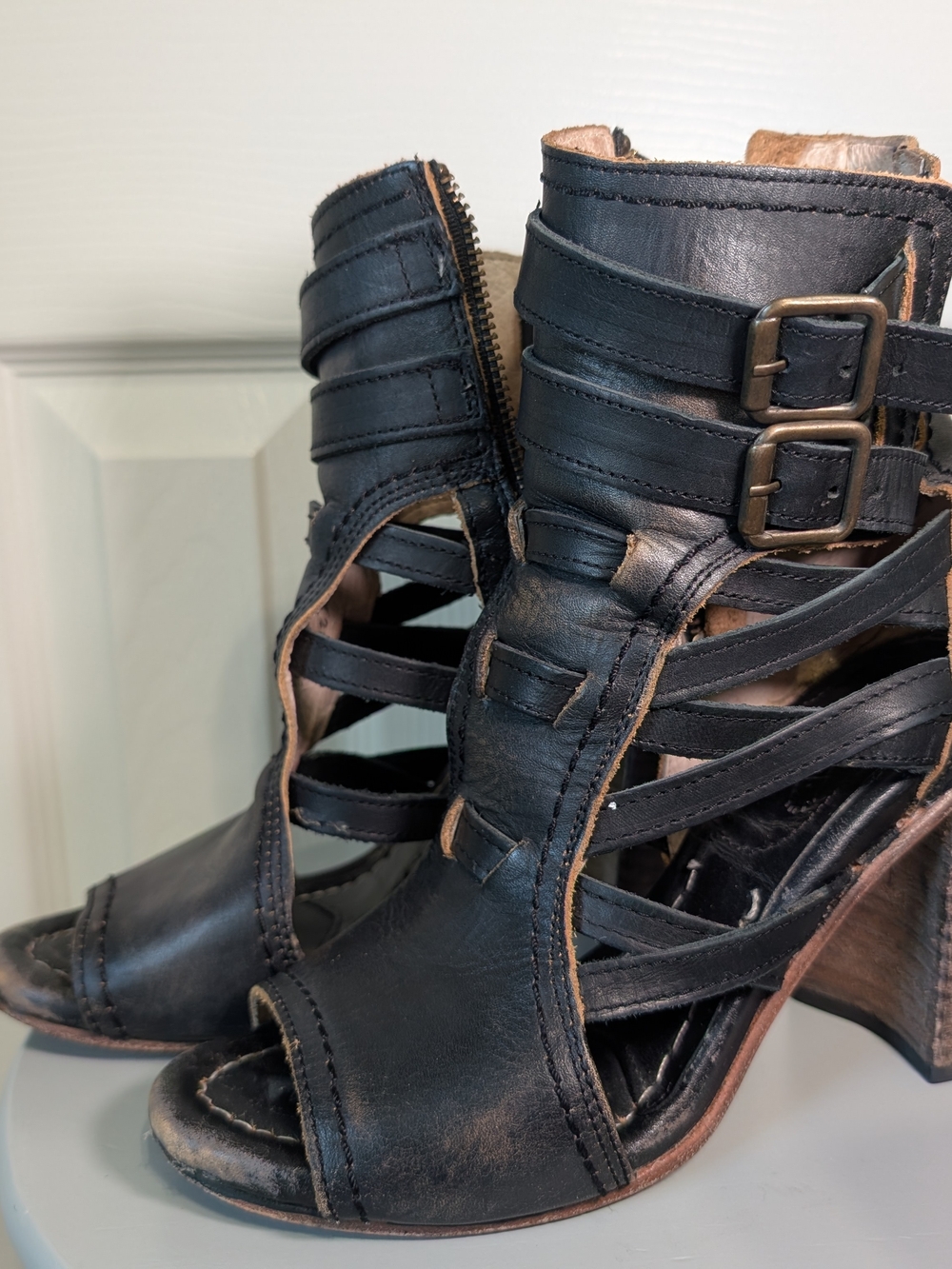 Freebird by Steven Tiara Open Toe Boots Womens 8 Black Distressed Gladiator Shoe